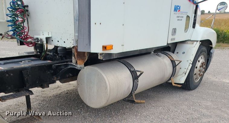 image for item MJ9388 1997 Freightliner  semi truck