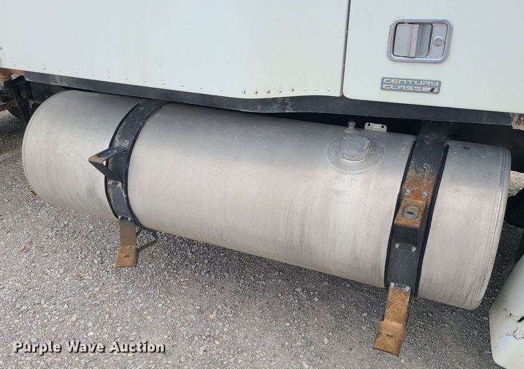 image for item MJ9388 1997 Freightliner  semi truck