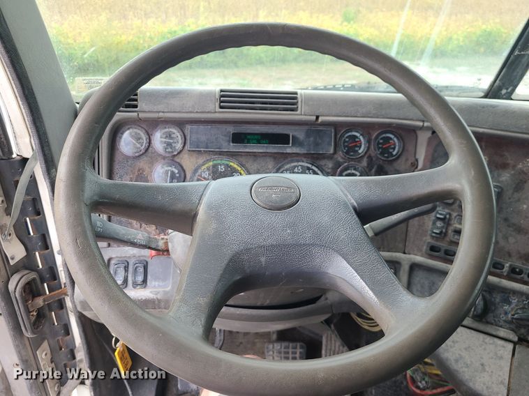 image for item MJ9388 1997 Freightliner  semi truck