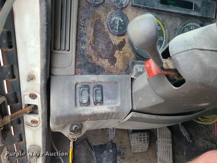 image for item MJ9388 1997 Freightliner  semi truck