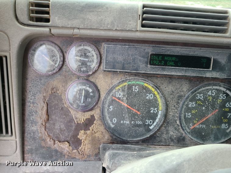 image for item MJ9388 1997 Freightliner  semi truck