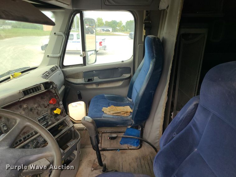 image for item MJ9388 1997 Freightliner  semi truck