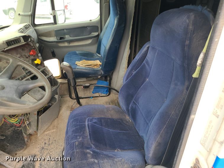 image for item MJ9388 1997 Freightliner  semi truck