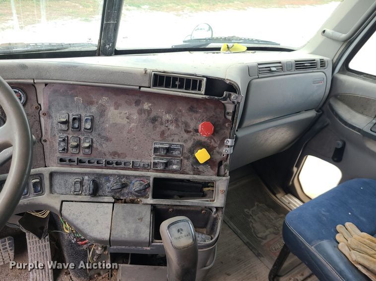 image for item MJ9388 1997 Freightliner  semi truck