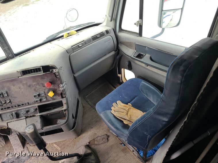 image for item MJ9388 1997 Freightliner  semi truck