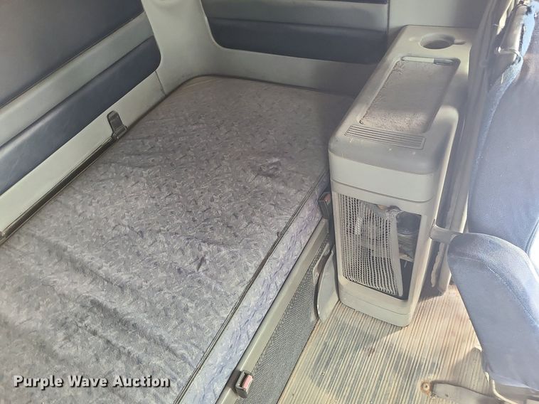 image for item MJ9388 1997 Freightliner  semi truck