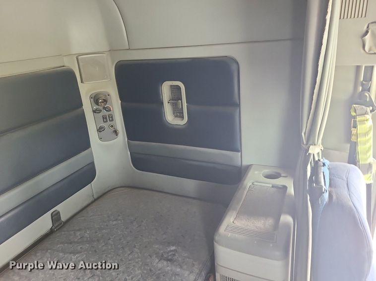 image for item MJ9388 1997 Freightliner  semi truck