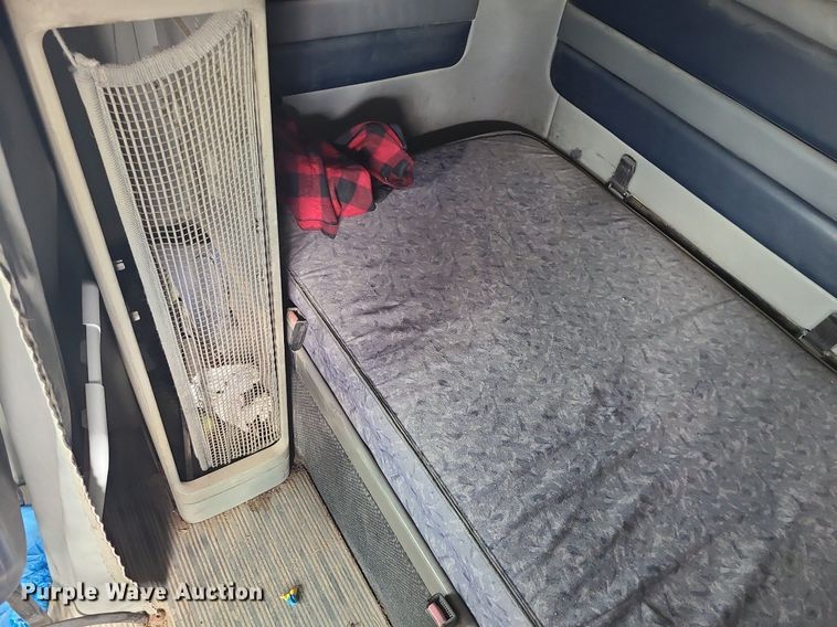 image for item MJ9388 1997 Freightliner  semi truck