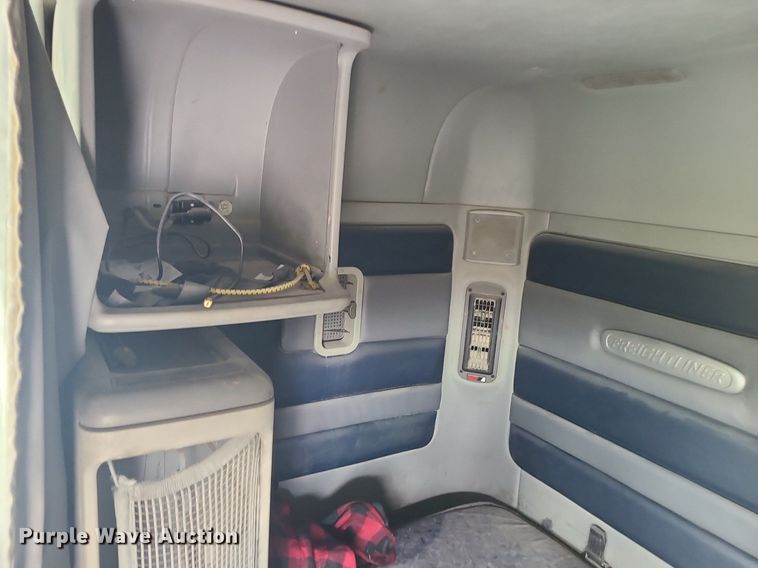 image for item MJ9388 1997 Freightliner  semi truck