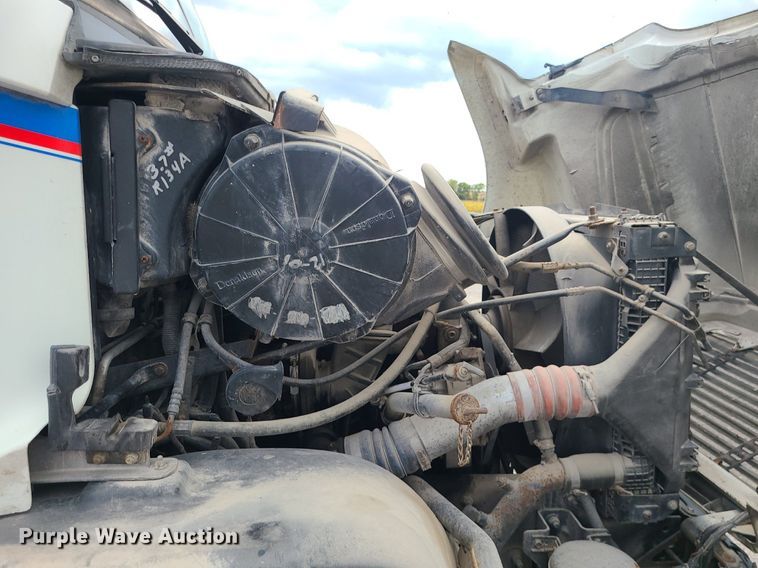 image for item MJ9388 1997 Freightliner  semi truck