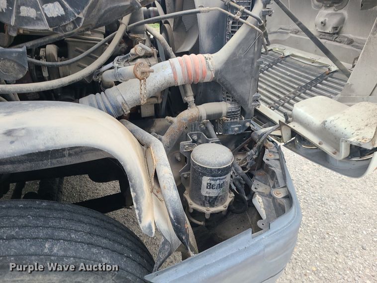 image for item MJ9388 1997 Freightliner  semi truck