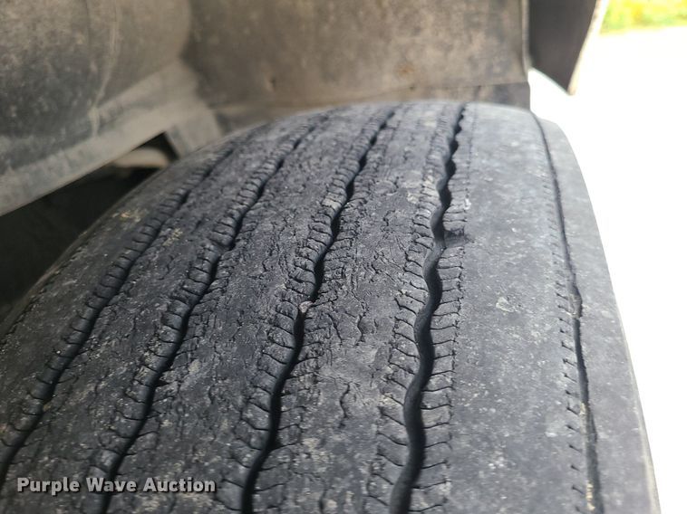 image for item MJ9388 1997 Freightliner  semi truck