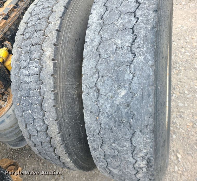 image for item MJ9388 1997 Freightliner  semi truck