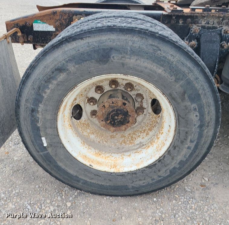 image for item MJ9388 1997 Freightliner  semi truck