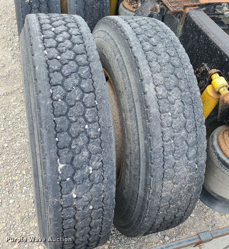 image for item MJ9388 1997 Freightliner  semi truck