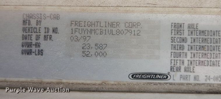 image for item MJ9388 1997 Freightliner  semi truck