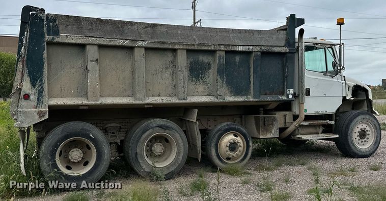 image for item MQ9410 2000 Freightliner FL80  dump truck