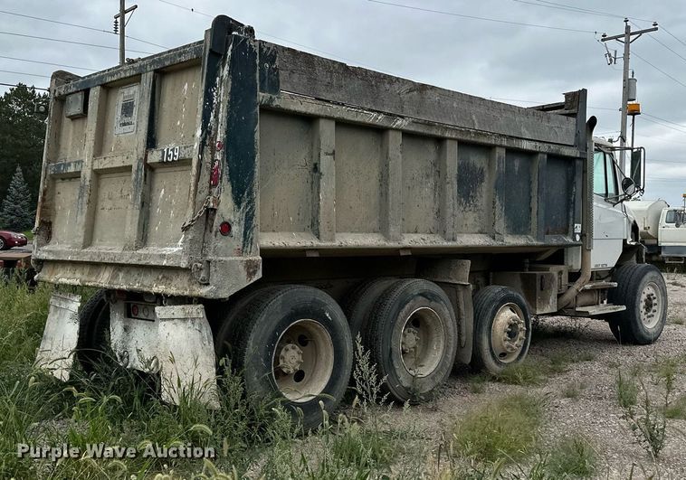 image for item MQ9410 2000 Freightliner FL80  dump truck