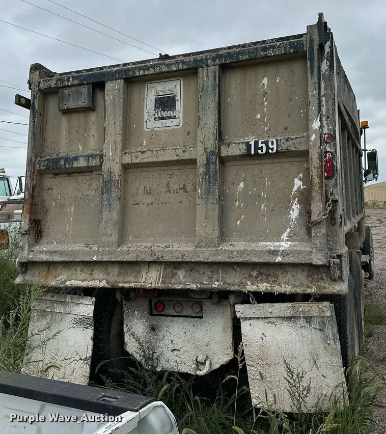 image for item MQ9410 2000 Freightliner FL80  dump truck