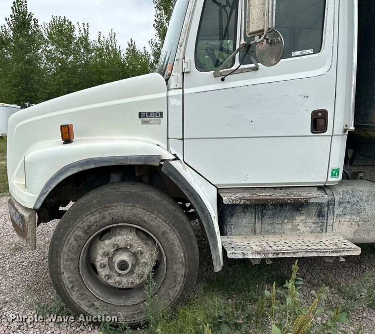 image for item MQ9410 2000 Freightliner FL80  dump truck