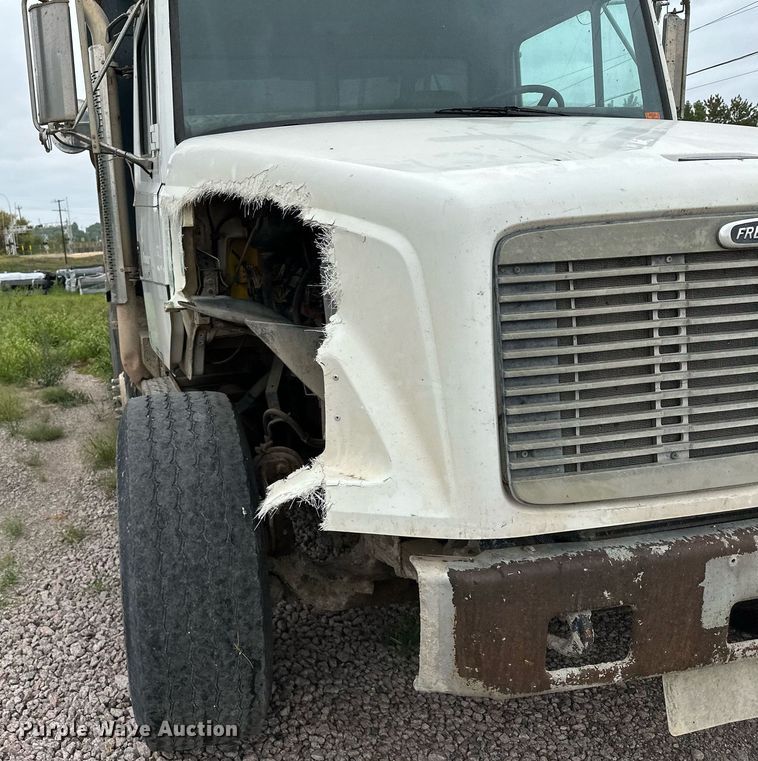 image for item MQ9410 2000 Freightliner FL80  dump truck