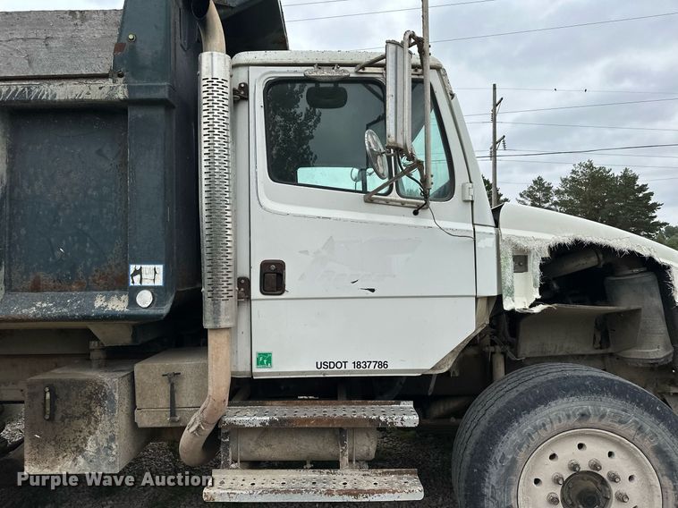 image for item MQ9410 2000 Freightliner FL80  dump truck