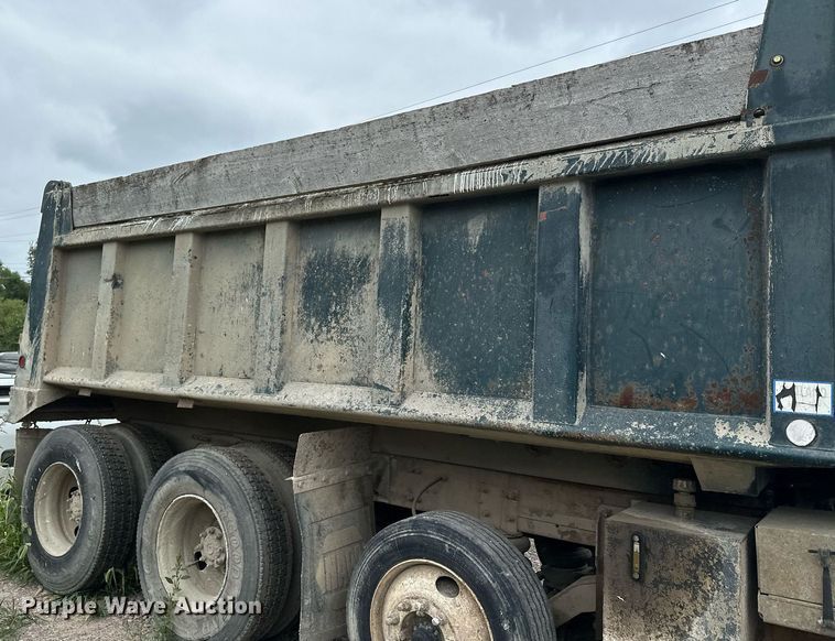 image for item MQ9410 2000 Freightliner FL80  dump truck