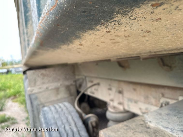 image for item MQ9410 2000 Freightliner FL80  dump truck