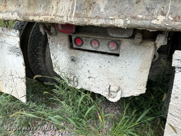 image for item MQ9410 2000 Freightliner FL80  dump truck