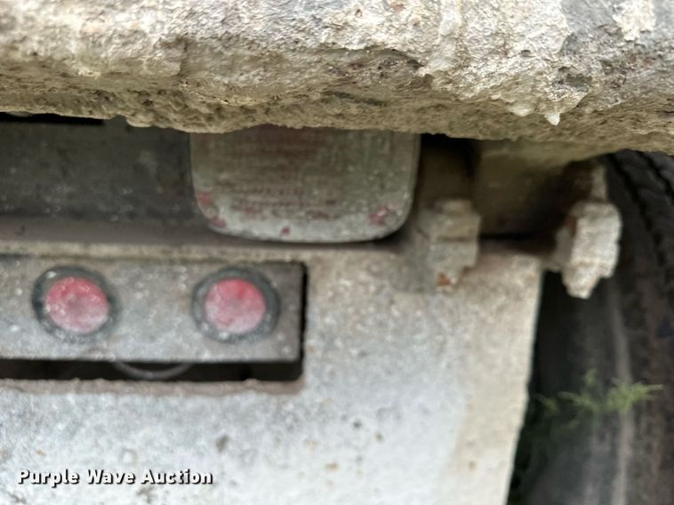 image for item MQ9410 2000 Freightliner FL80  dump truck