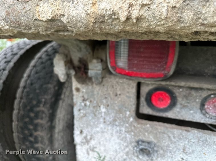 image for item MQ9410 2000 Freightliner FL80  dump truck