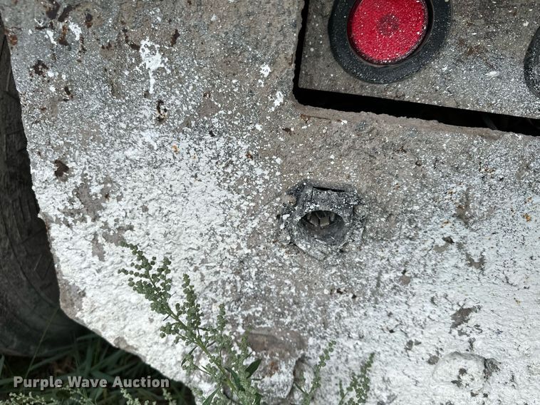 image for item MQ9410 2000 Freightliner FL80  dump truck