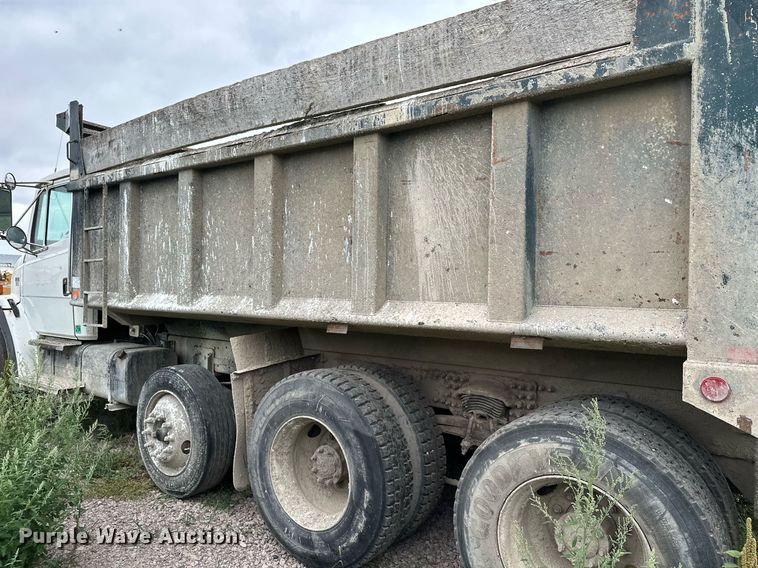 image for item MQ9410 2000 Freightliner FL80  dump truck