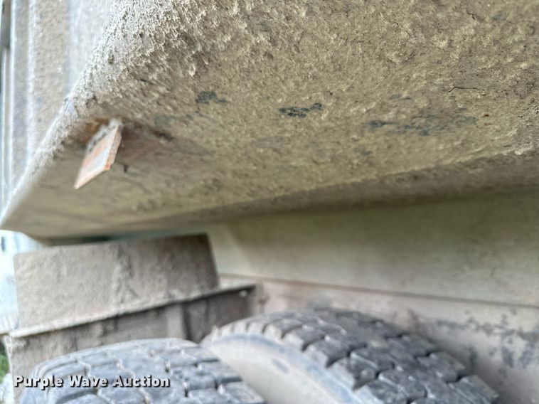 image for item MQ9410 2000 Freightliner FL80  dump truck