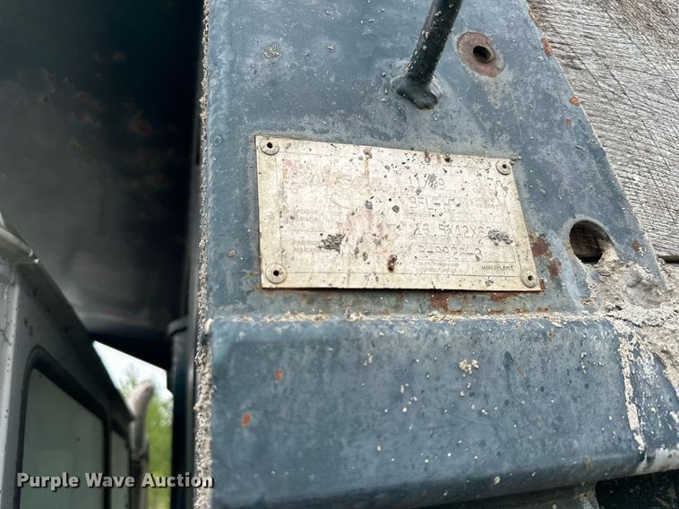 image for item MQ9410 2000 Freightliner FL80  dump truck