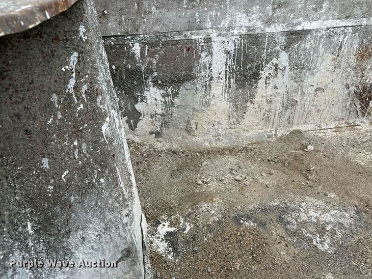 image for item MQ9410 2000 Freightliner FL80  dump truck