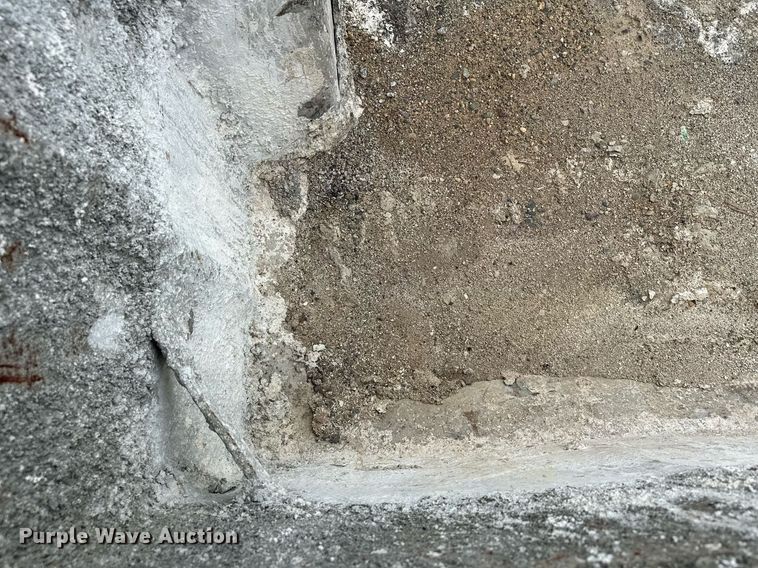 image for item MQ9410 2000 Freightliner FL80  dump truck