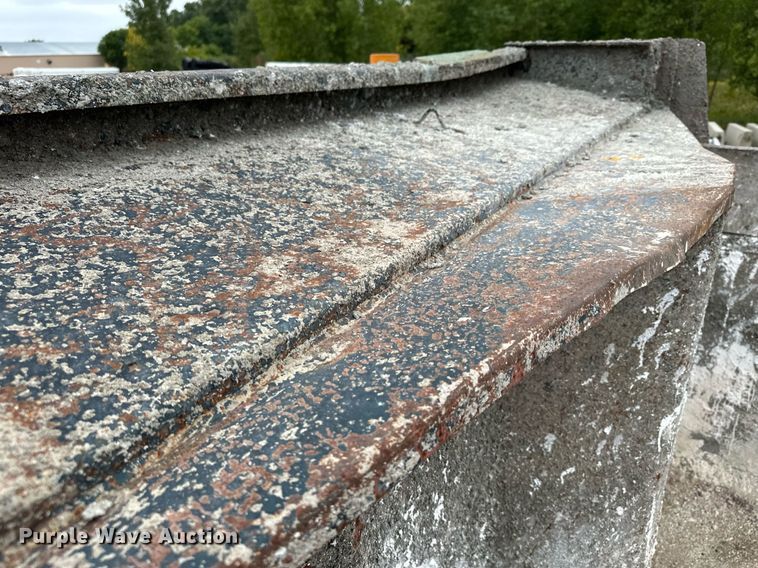 image for item MQ9410 2000 Freightliner FL80  dump truck