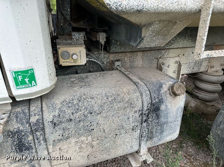 image for item MQ9410 2000 Freightliner FL80  dump truck