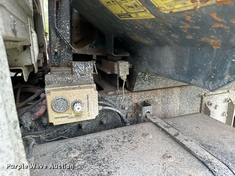 image for item MQ9410 2000 Freightliner FL80  dump truck