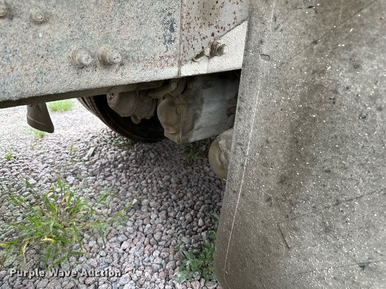 image for item MQ9410 2000 Freightliner FL80  dump truck