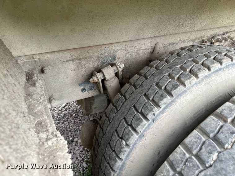 image for item MQ9410 2000 Freightliner FL80  dump truck