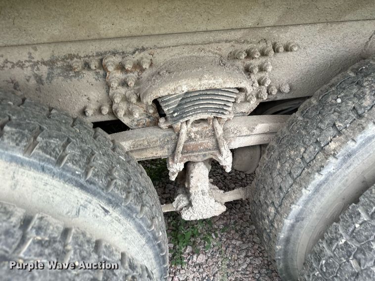 image for item MQ9410 2000 Freightliner FL80  dump truck