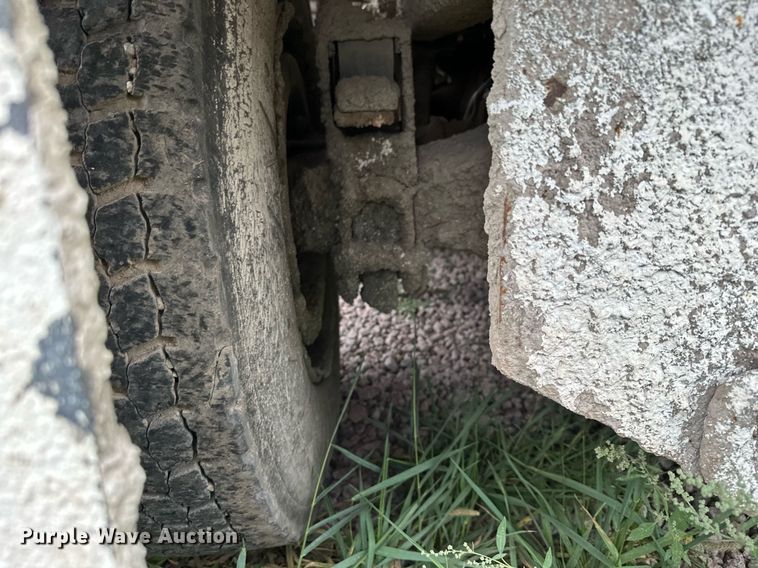 image for item MQ9410 2000 Freightliner FL80  dump truck