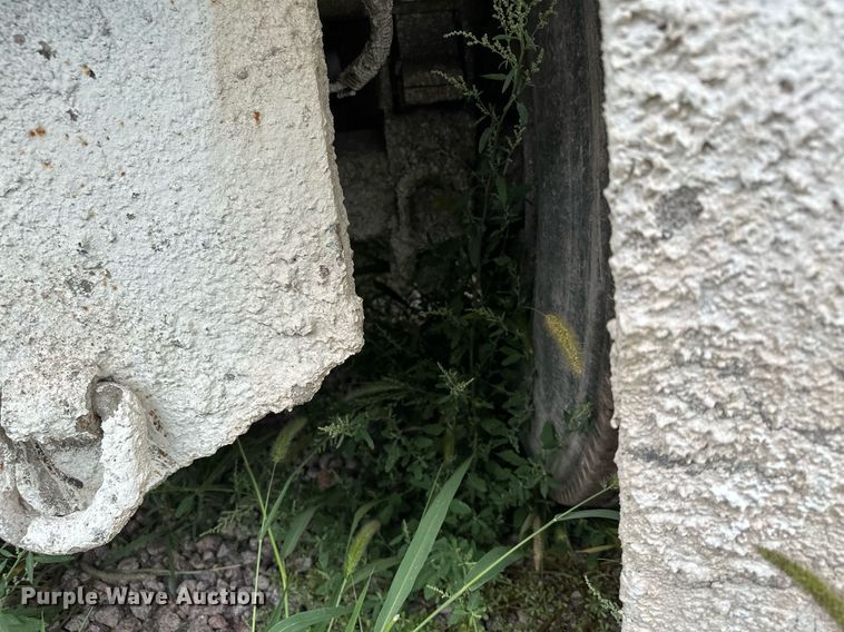 image for item MQ9410 2000 Freightliner FL80  dump truck