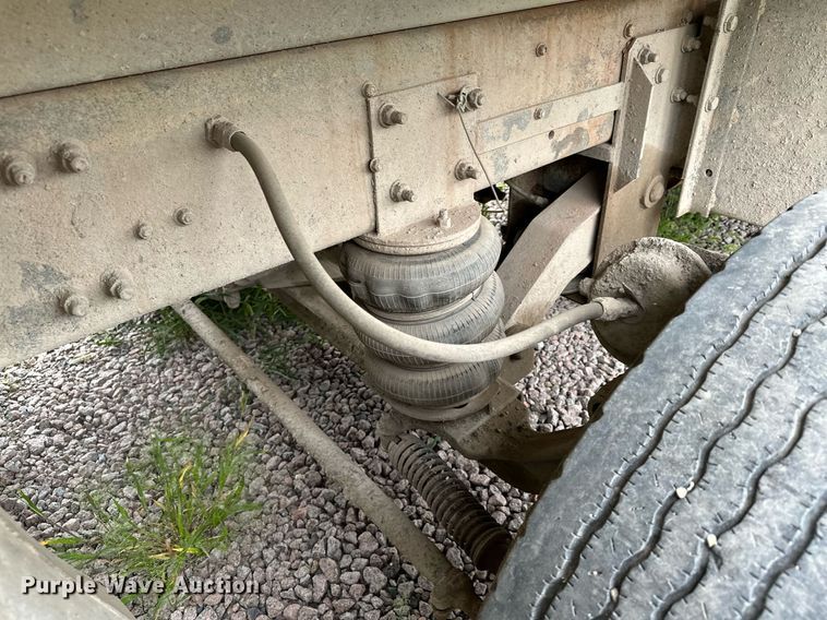 image for item MQ9410 2000 Freightliner FL80  dump truck