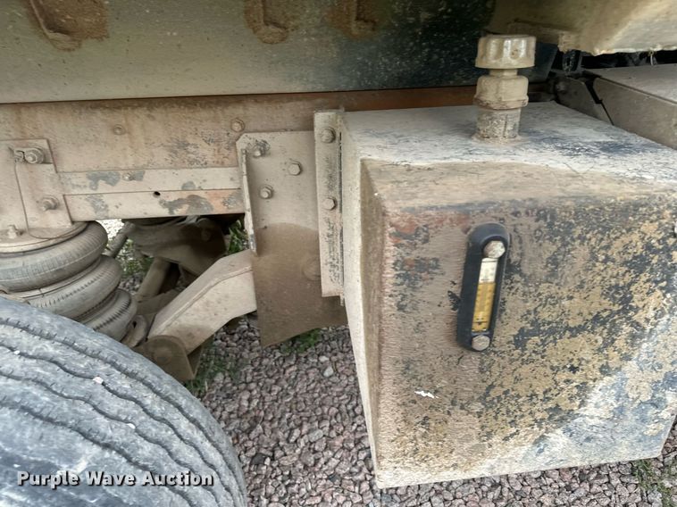 image for item MQ9410 2000 Freightliner FL80  dump truck