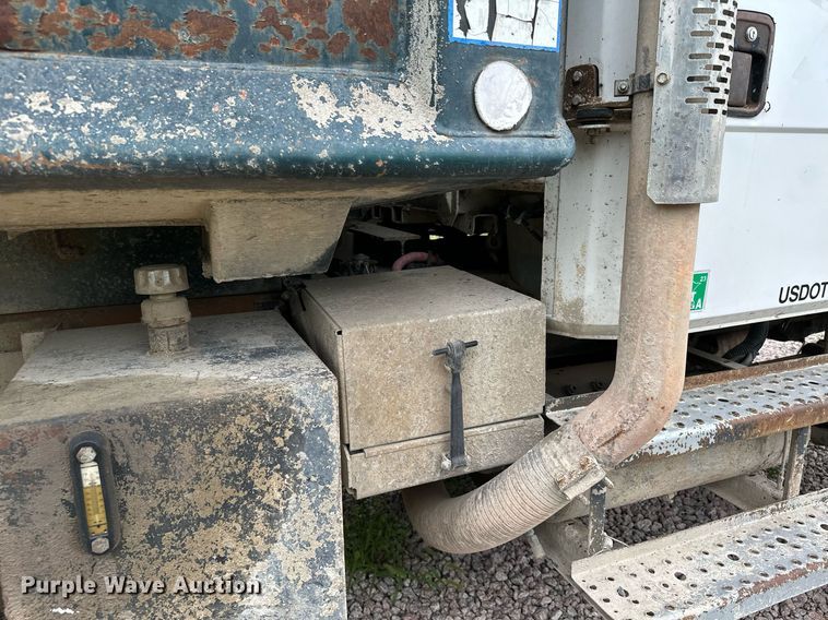 image for item MQ9410 2000 Freightliner FL80  dump truck