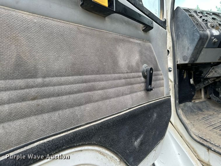 image for item MQ9410 2000 Freightliner FL80  dump truck