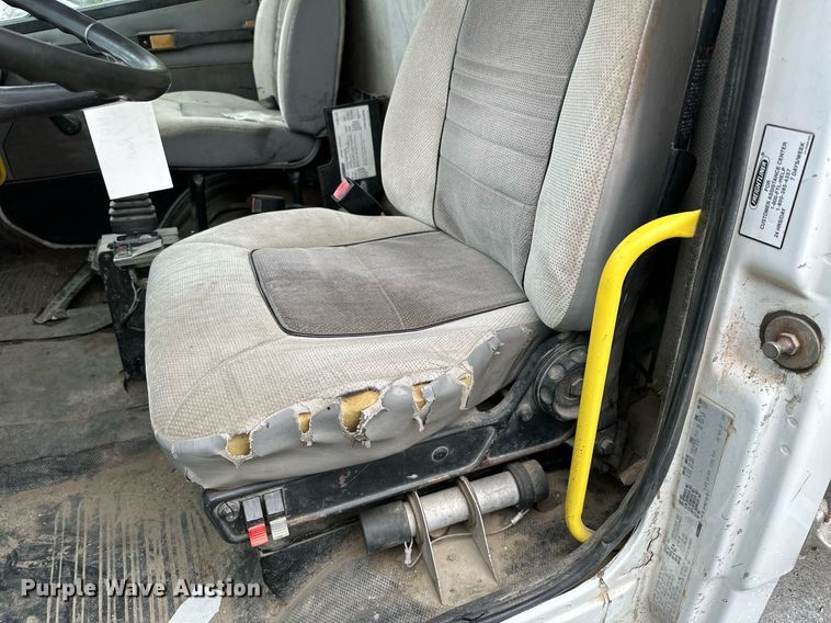 image for item MQ9410 2000 Freightliner FL80  dump truck